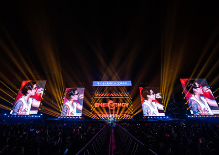 星空娱乐荧光棒助力时光演唱会震撼开唱