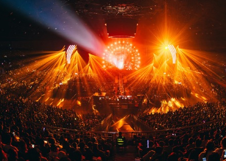 星空娱乐LED显示屏闪耀痛仰乐队天津演唱会