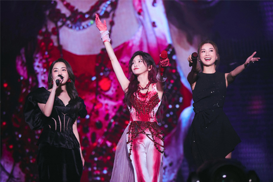 拾光启航！星空娱乐LED屏助力于文文深圳演唱会打造极致光影盛宴！